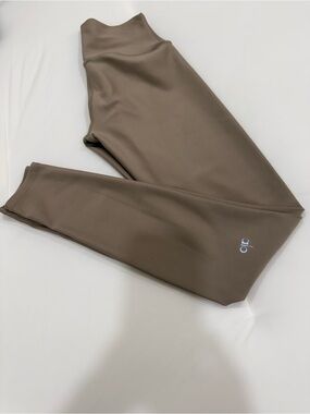 ALO Yoga Men’s Slim Joggers in Taupe Brown